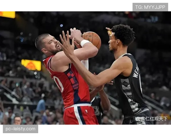 特写:文班亚马蝉联DPOY后,在训练馆加练罚球至深夜 特写:文班亚马蝉联DPOY后,在训练馆加练罚球至深夜